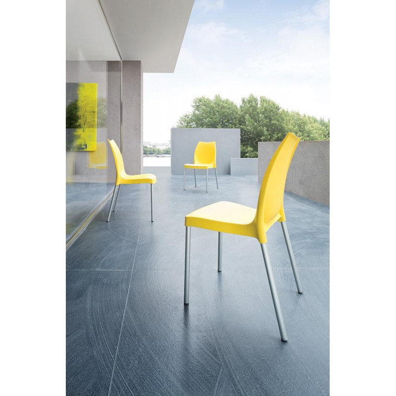 CHAISE PEXIGLAS EMPILABLE TULIP 48