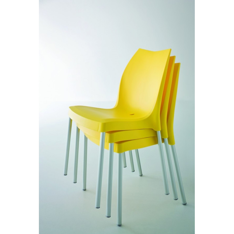 CHAISE PEXIGLAS EMPILABLE TULIP 48