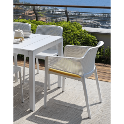 FAUTEUIL DE TERRASSE EMPILABLE EN POLYPROPYLÈNE NET