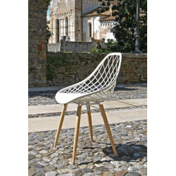 CHAISE SCANDINAVE EN POLYPROPYLÈNE ET PIEDS BOIS PHILO