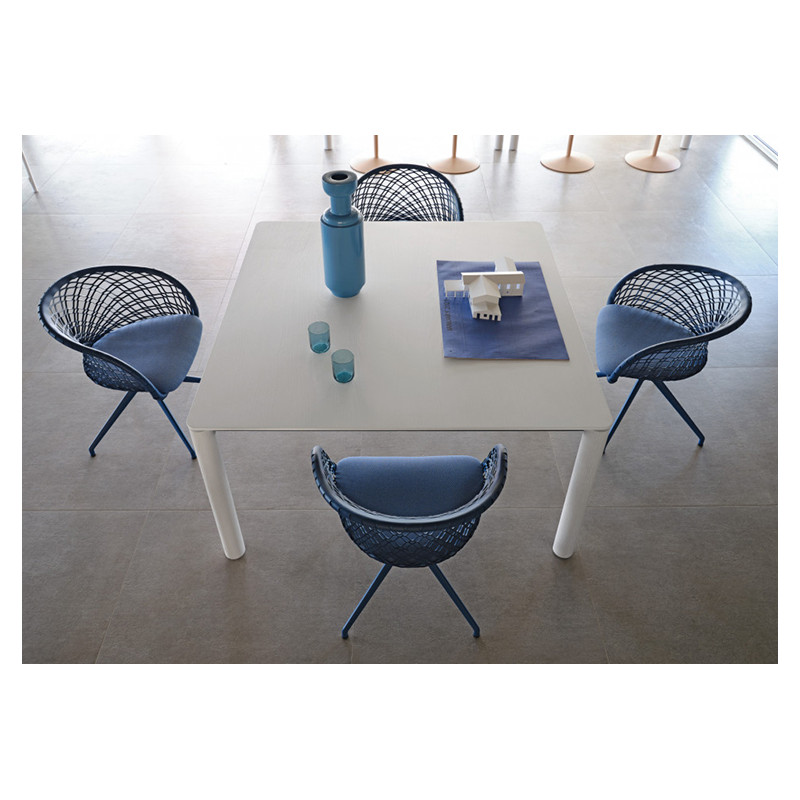 FAUTEUIL PIVOTANT EN CUIR TRESSÉ ET TISSU MARLON