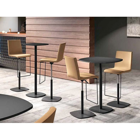 TABLE EN STRATIFIÉ CARRÉE ANGLES ARRONDIS CIRCA PIEDS CENTRAL HT 90CM