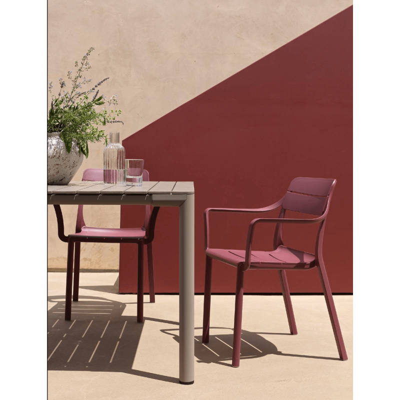 ENSEMBLE RAMATUELLE - TABLE EXTENSIBLE ET FAUTEUILS D'EXTÉRIEUR