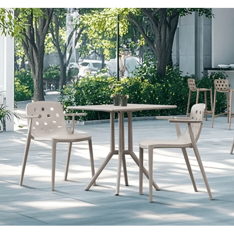 PETITE TABLE CARRÉE EN MÉTAL DE COLLECTIVITÉ JUNIPER