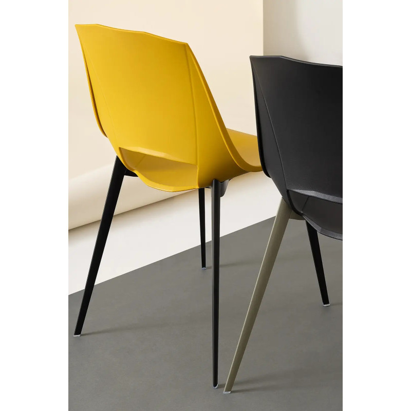 CHAISE SCANDINAVE EN POLYPROPYLENE EVA1