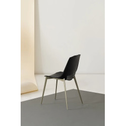 CHAISE SCANDINAVE EN POLYPROPYLENE EVA1