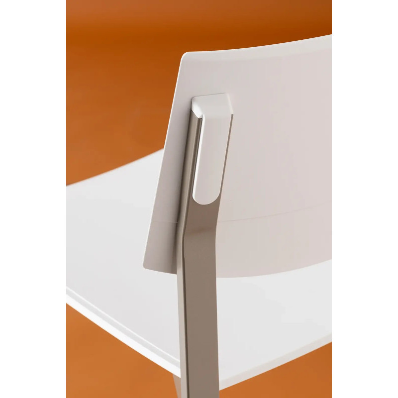 CHAISE MODERNE EN POLYPROPYLÈNE BEBA YOUNG