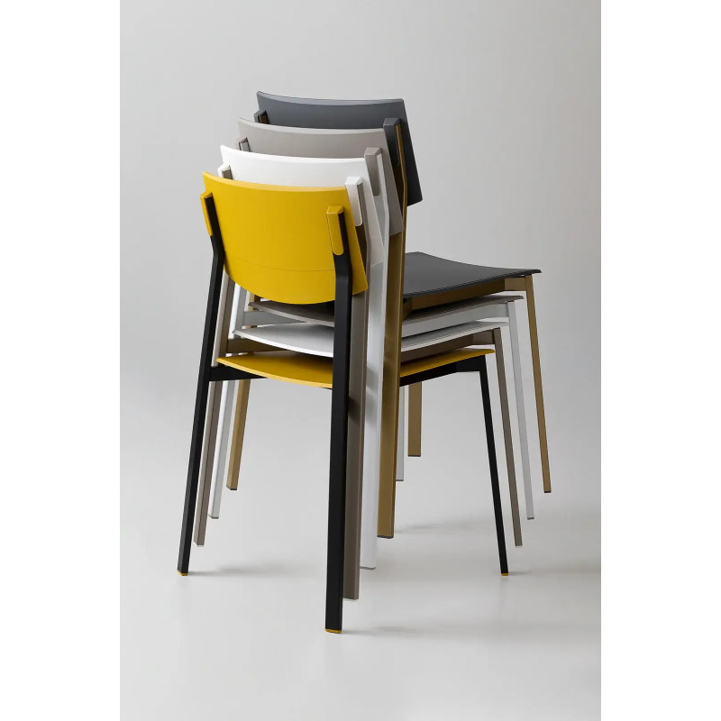 CHAISE MODERNE EN POLYPROPYLÈNE BEBA YOUNG