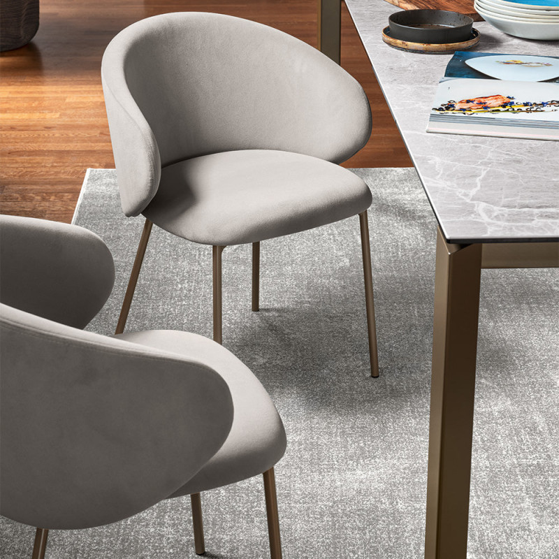 FAUTEUIL CONTEMPORAIN ROND EN VELOURS ET TISSU TUKA