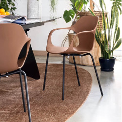 CHAISE ACCOUDOIRS POLYPROPYLÈNE ET PIEDS MÉTAL OPS!