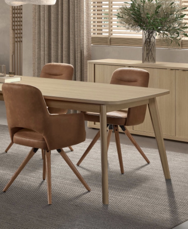 Table scandinave