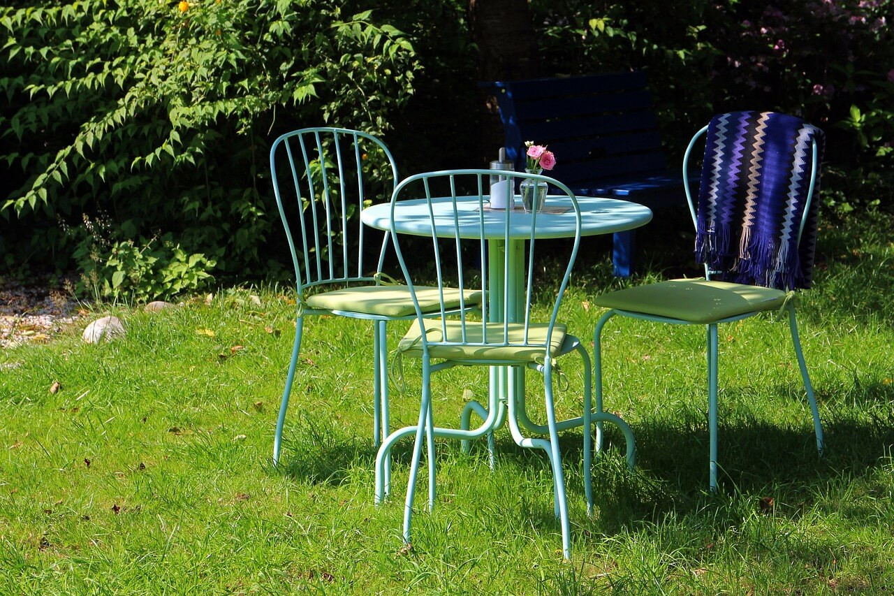 Comment nettoyer une chaise de jardin ? Le chaisier